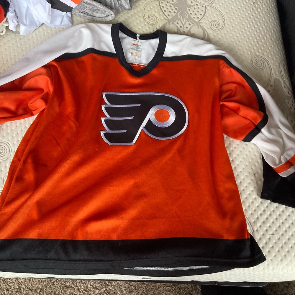 Vintage Philadelphia flyers men’s hockey jersey - large
